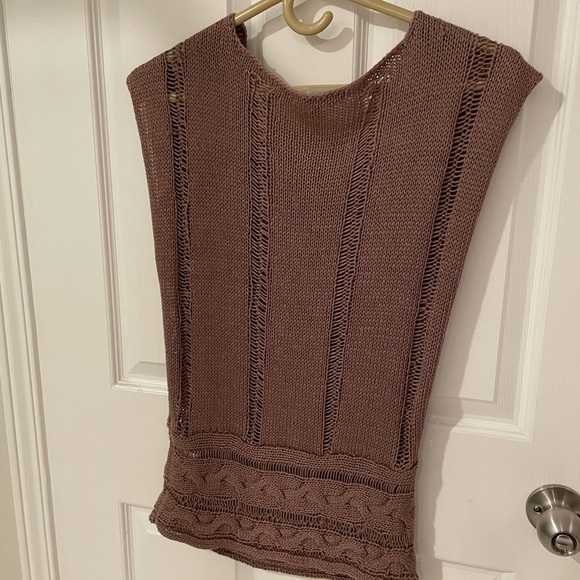 ☘️3/45 RW&CO Sweater Tank - Picture 3 of 4